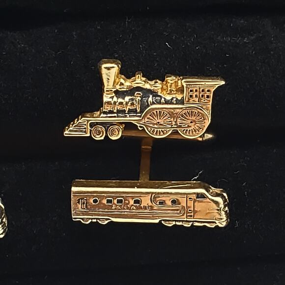 Swank Train Cufflinks Set Gold Santa Fe Locomotive Steam Engine Railroad Railway - Picture 1 of 13